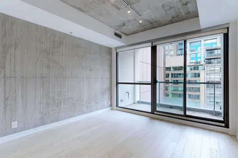 39 Brant Street, Toronto, ON M5V 0M8