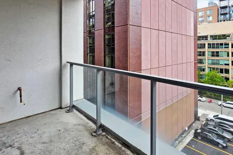 39 Brant Street, Toronto, ON M5V 0M8