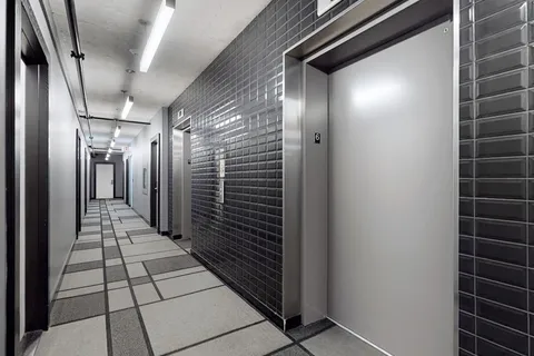 39 Brant Street, Toronto, ON M5V 0M8