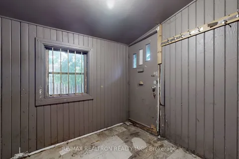 82A Augusta Avenue, ON M5T 2L1