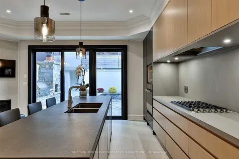 31 Webster Avenue, ON M5R 1N6