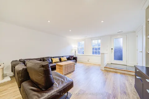 121 Davenport Road, ON M5R 1H8