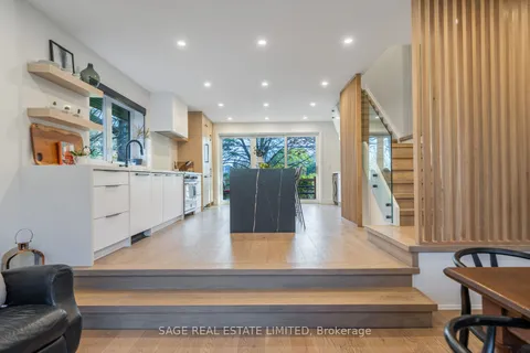 9 Lionel Heights Crescent, ON M3A 1L8
