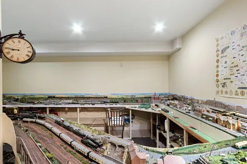 125 Joicey Boulevard, ON M5M 2T8