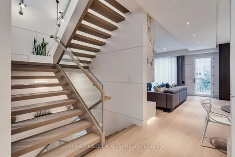 86 Mcgillivray Avenue, ON M5M 2Y4