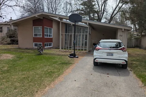 37 Grangemill Crescent, ON M3B 2J3