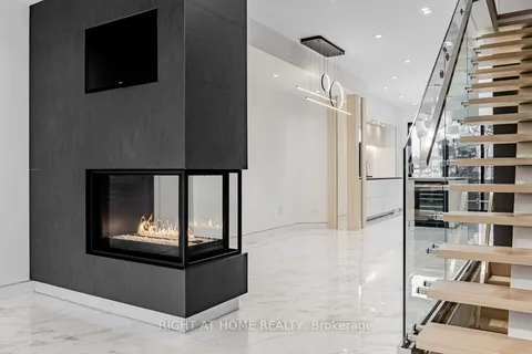 677 Huron Street, ON M5R 2R8