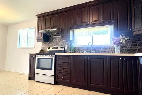 69 Harrington Crescent, Toronto, ON M2M 2Y7