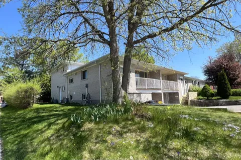 69 Harrington Crescent, Toronto, ON M2M 2Y7