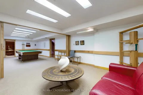 8 Orchid Court, ON M2L 2X8