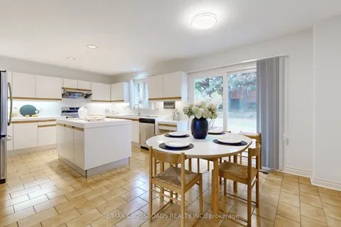 8 Orchid Court, ON M2L 2X8