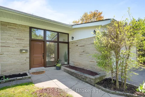 17 Ravenscroft Circle, ON M2K 1X1