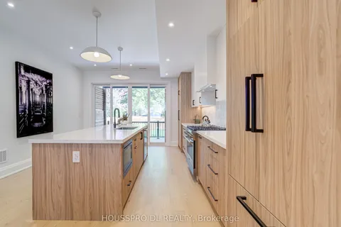 718 Hillsdale Avenue, ON M4S 1V3