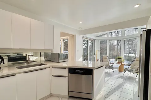 9 Alderdale Court, ON M3B 2H8