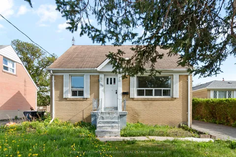 195 Moore Park Avenue, ON M2M 1N3