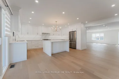286 Waterloo Avenue, ON M3H 3Z8