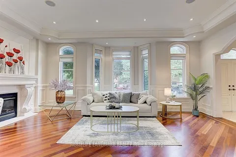 34 Moccasin Trail, ON M3C 1Y7