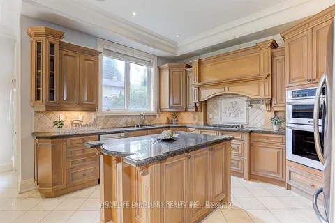 34 Moccasin Trail, ON M3C 1Y7