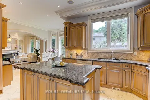 34 Moccasin Trail, ON M3C 1Y7