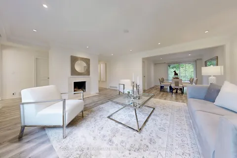 15 Farrington Drive, ON M2L 2B4