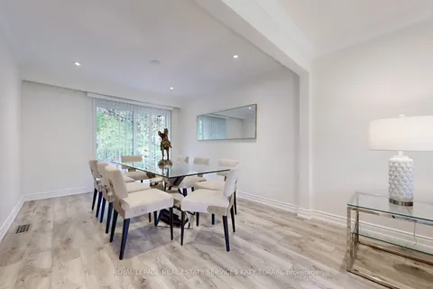 15 Farrington Drive, ON M2L 2B4