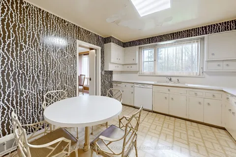 62 Munro Boulevard, ON M2P 1C2