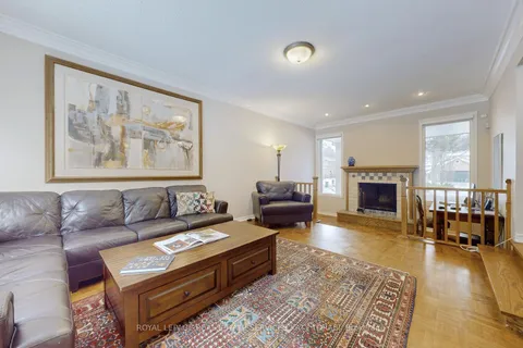 52 Leacock Crescent, ON M3B 1P1