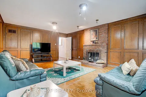 4458 Bathurst Street, ON M3H 3S2
