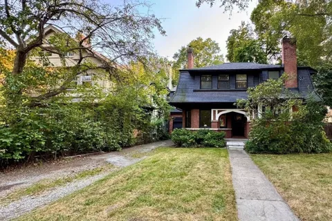 147 Farnham Avenue, ON M4V 1H7