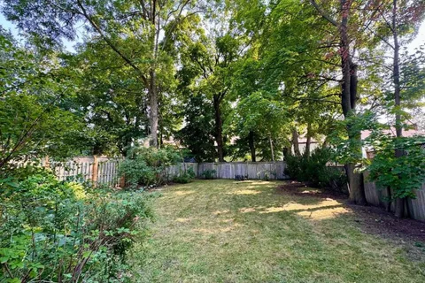 147 Farnham Avenue, ON M4V 1H7