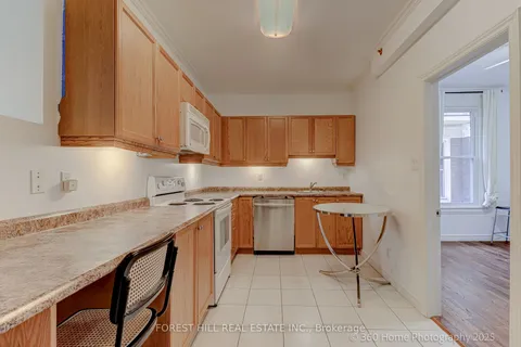 379 Huron Street, ON M5S 2G5