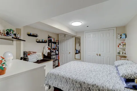 379 Huron Street, ON M5S 2G5