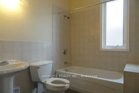 598 Bathurst Street, ON M5S 2P9