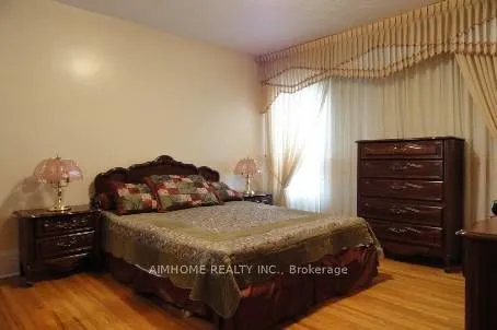 598 Bathurst Street, ON M5S 2P9