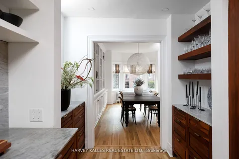 11 Hawthorn Avenue, ON M4W 2Z1