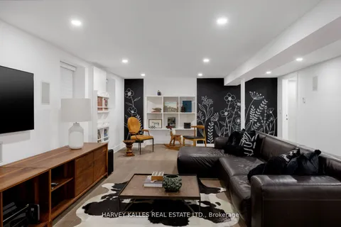 11 Hawthorn Avenue, ON M4W 2Z1