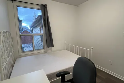 44 Sullivan Street, ON M5T 1C1
