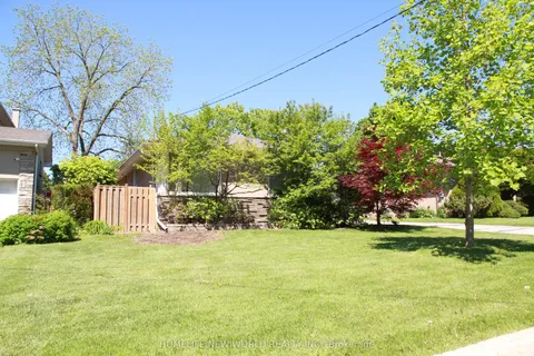10 Bathford Crescent, ON M2J 2S4