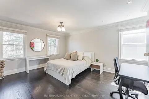 6 Penwood Crescent, Toronto, ON M3B 2B9