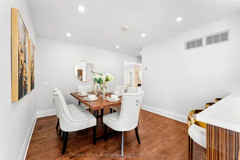 25 Bamboo Grove, ON M3B 2C6