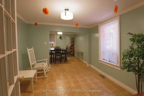 514 Adelaide Street, ON M5V 1T5