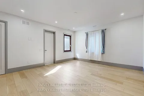 11 Dornfell Street, ON M2R 2Y5