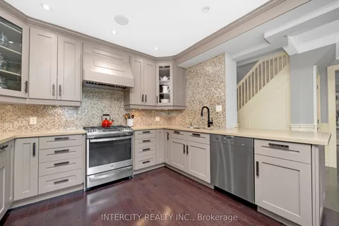 112 Mason Boulevard, ON M5M 3E3