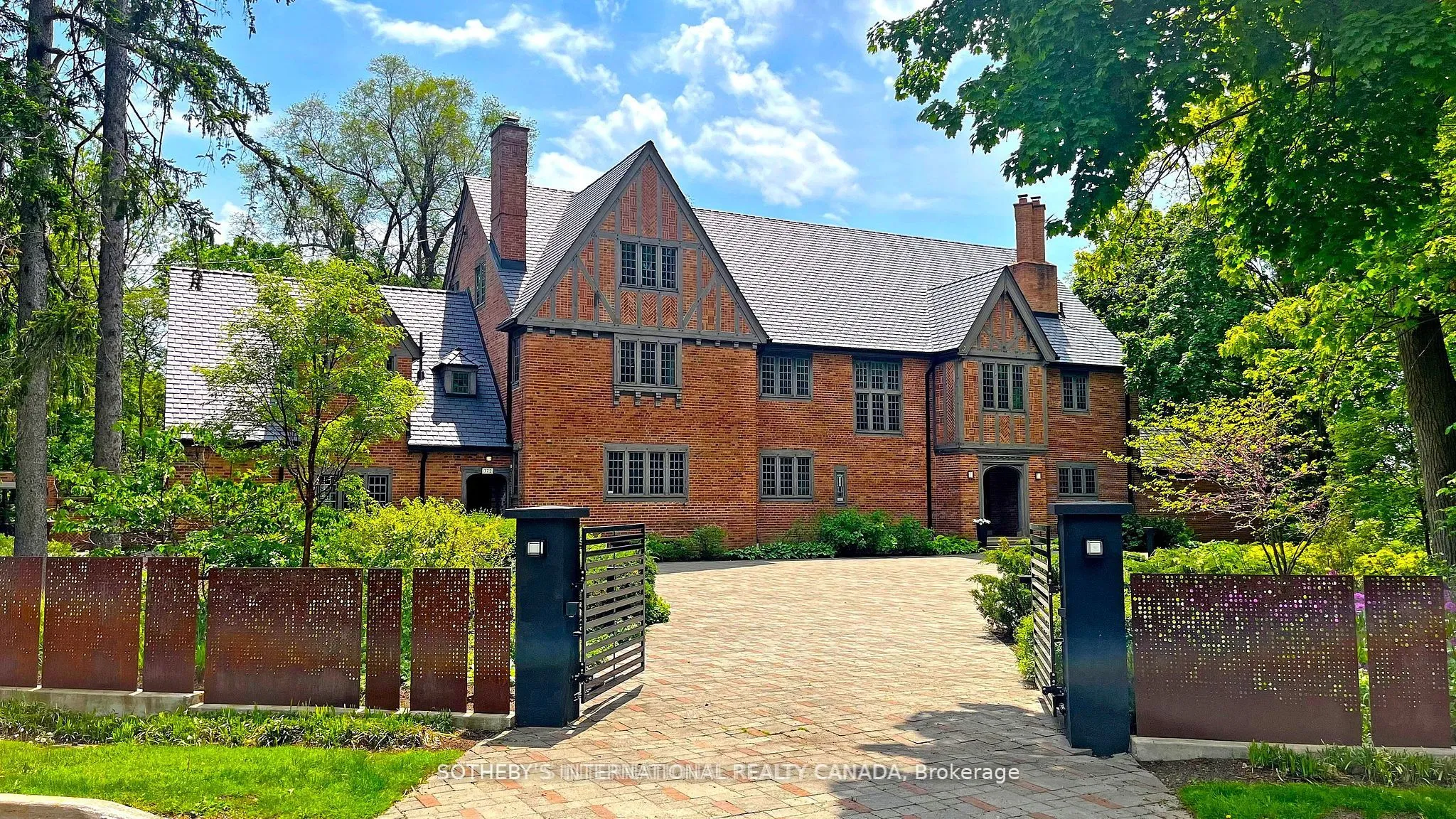 372 Old Yonge Street, ON M2P 1R4