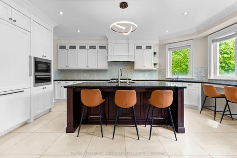 221 Elmwood Avenue, ON M2N 3M8