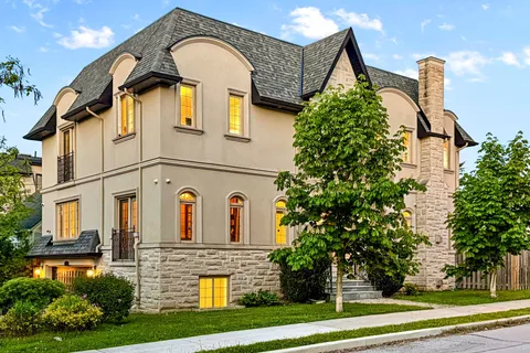 221 Elmwood Avenue, ON M2N 3M8