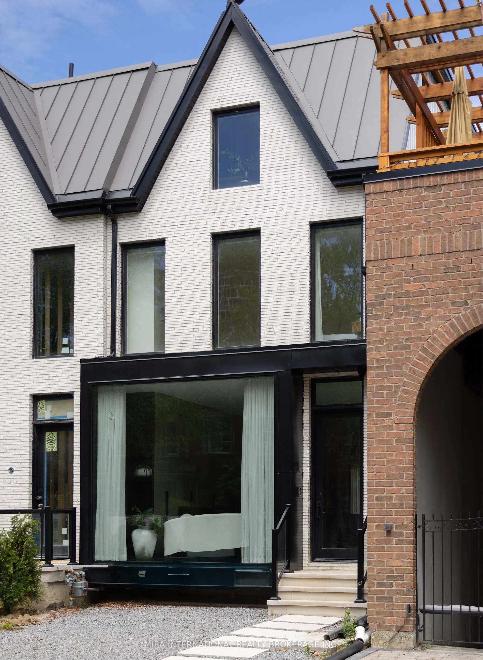 48 Shaftesbury Avenue, ON M4T 1A2