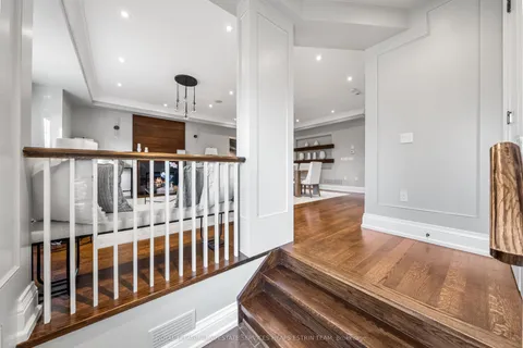 481 Broadway Avenue, ON M4G 2R4