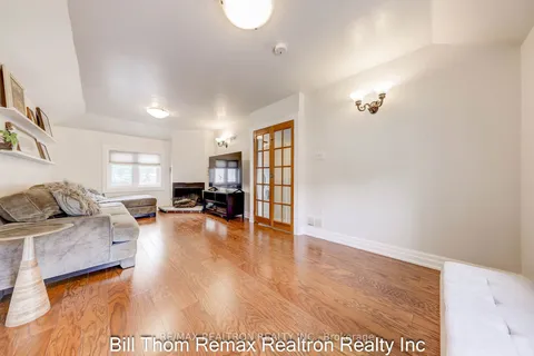 206 Burndale Avenue, Toronto, ON M2N 1T3