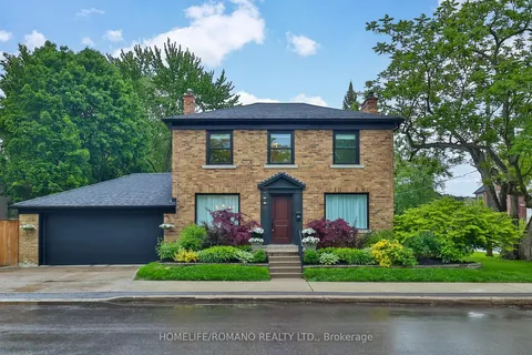 542 Deloraine Avenue, ON M5M 2C3